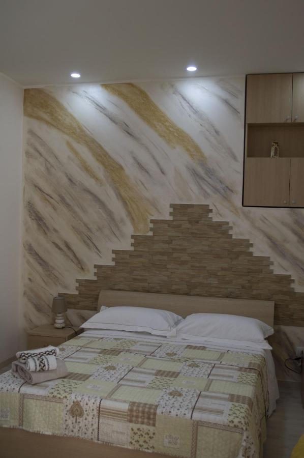 Bed And Breakfast La Volpe Rossa Regalbuto Exterior photo
